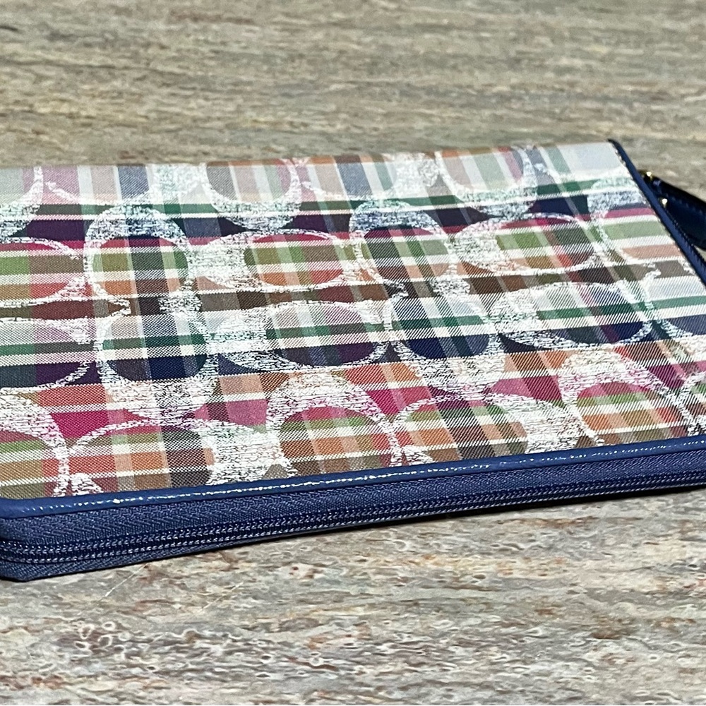 Coach Signature Poppy Kingsley Plaid Zip Round Tablet Sleeve with pocket inside - Picture 6 of 13